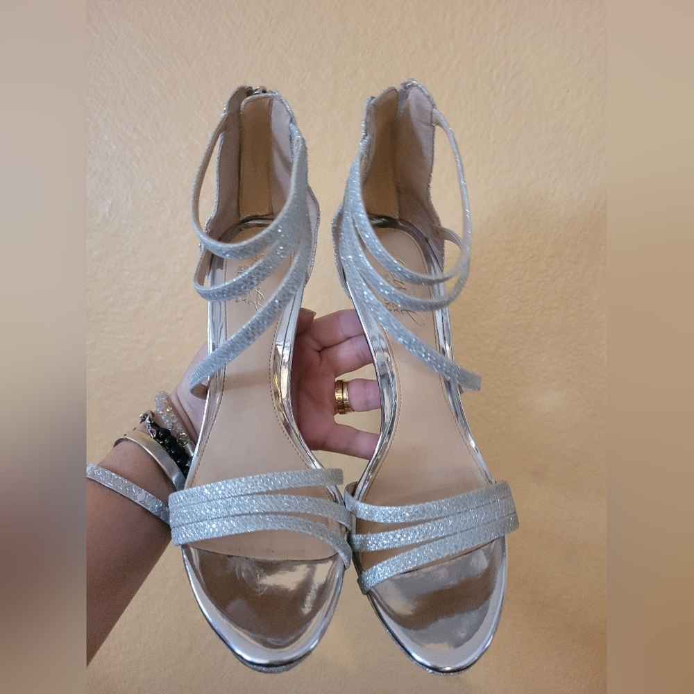 Jewel Badgley Mischka size 7 silver